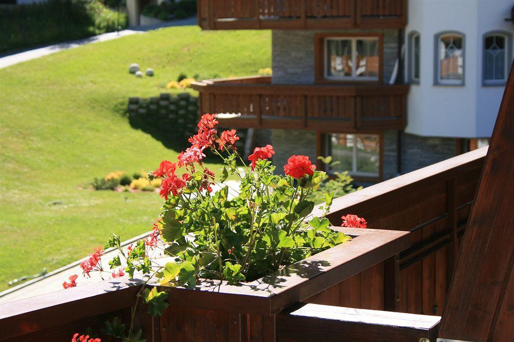 Berghof Garni - The Dom Collection Bed & Breakfast Saas-Fee Exterior photo